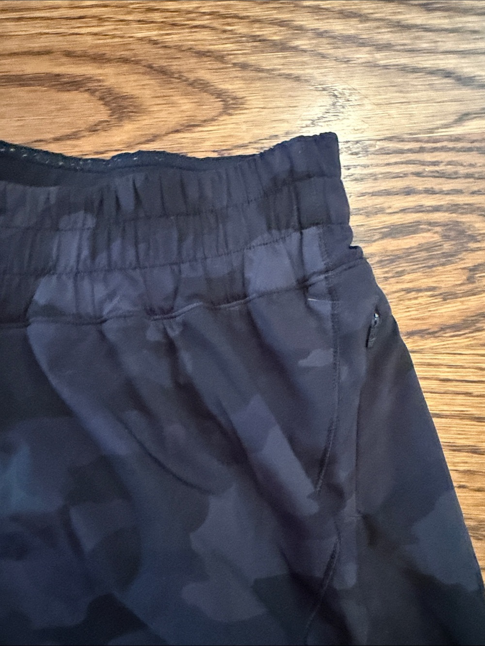 lululemon athletic Women's Dark Black Camo Running Shorts 12 with pockets - Picture 5 of 7